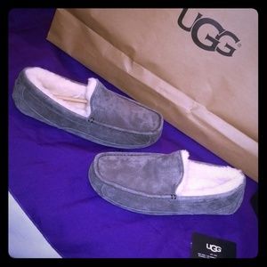 Water resistant slippers